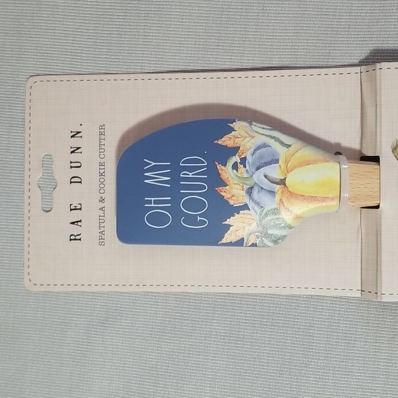 RAE DUNN SPATULA & COOKIE CUTTER " OH MY GOURD " ON SPATULA - Picture 2 of 6